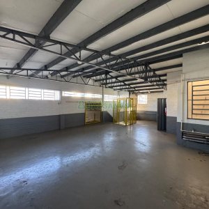 Pavilhão com 400m², no bairro Cristo Redentor em Caxias do Sul para Alugar