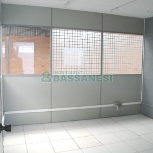 Pavilhão com 570m², no bairro Sanvitto em Caxias do Sul para Alugar