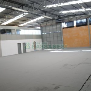 Pavilhão com 570m², no bairro Sanvitto em Caxias do Sul para Alugar