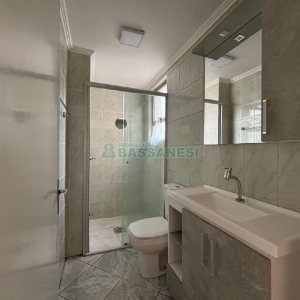 Apartamento com 82m², 2 dormitórios, 1 vaga, no bairro Santa Catarina em Caxias do Sul para Alugar