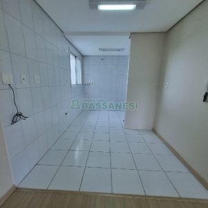 Apartamento com 75m², 2 dormitórios, 2 vagas, no bairro Santa Catarina em Caxias do Sul para Alugar
