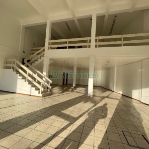 Loja com 310m², no bairro São Leopoldo em Caxias do Sul para Alugar