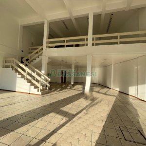 Loja com 310m², no bairro São Leopoldo em Caxias do Sul para Alugar