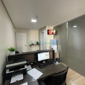 Sala com 55m², 1 vaga, no bairro Centro em Caxias do Sul para Comprar