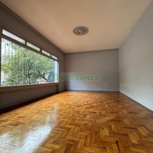 Casa Comercial com 550m², 3 dormitórios, 2 vagas, no bairro São Pelegrino em Caxias do Sul para Alugar