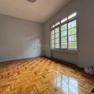 Casa Comercial com 550m², 3 dormitórios, 2 vagas, no bairro São Pelegrino em Caxias do Sul para Alugar