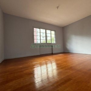 Casa Comercial com 550m², 3 dormitórios, 2 vagas, no bairro São Pelegrino em Caxias do Sul para Alugar