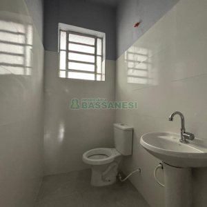 Casa Comercial com 550m², 3 dormitórios, 2 vagas, no bairro São Pelegrino em Caxias do Sul para Alugar