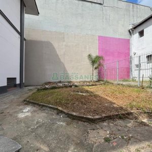 Casa Comercial com 550m², 3 dormitórios, 2 vagas, no bairro São Pelegrino em Caxias do Sul para Alugar