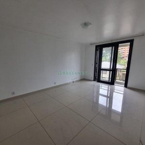 Apartamento com 90m², 3 dormitórios, 1 vaga, no bairro Medianeira em Caxias do Sul para Alugar