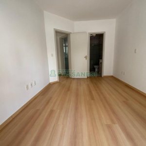 Sobrado com 98m², 3 dormitórios, 1 vaga, no bairro Desvio Rizzo em Caxias do Sul para Comprar