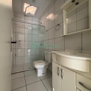 Sobrado com 98m², 3 dormitórios, 1 vaga, no bairro Desvio Rizzo em Caxias do Sul para Comprar