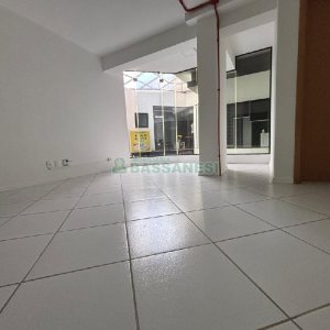Loja com 70m², no bairro São Pelegrino em Caxias do Sul para Alugar