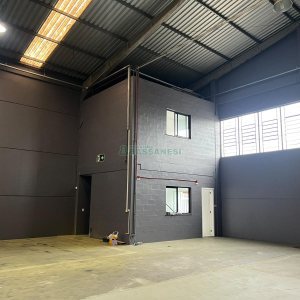 Pavilhão com 1100m², no bairro Santa Lúcia em Caxias do Sul para Alugar