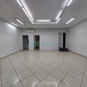 Loja com 70m², no bairro Centro em Caxias do Sul para Alugar