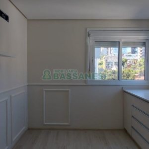 Apartamento com 90m², 2 dormitórios, 2 vagas, no bairro Madureira em Caxias do Sul para Alugar
