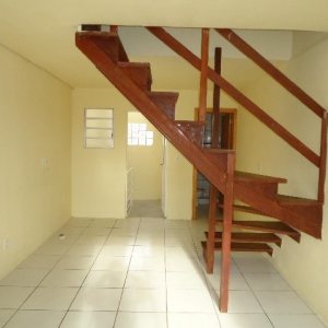 Sobrado com 68m², 2 dormitórios, 1 vaga, no bairro Parque Oasis em Caxias do Sul para Comprar