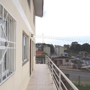 Sobrado com 68m², 2 dormitórios, 1 vaga, no bairro Parque Oasis em Caxias do Sul para Comprar