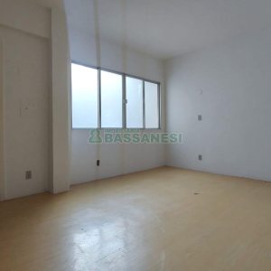 Sala com 21m², no bairro Centro em Caxias do Sul para Alugar