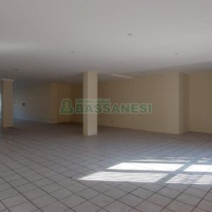 Loja com 320m², no bairro Nossa Senhora de Lourdes em Caxias do Sul para Alugar