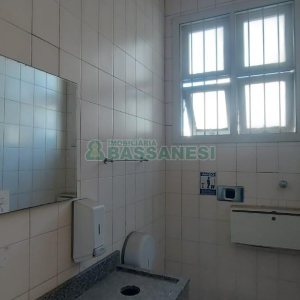 Loja com 320m², no bairro Nossa Senhora de Lourdes em Caxias do Sul para Alugar