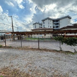 Estacionamento com 400m², no bairro Santa Catarina em Caxias do Sul para Alugar