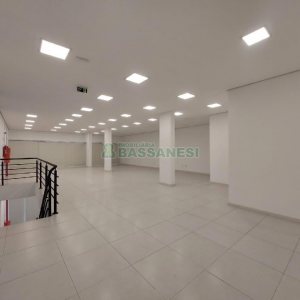 Loja com 12m², 1 vaga, no bairro Villagio Iguatemi em Caxias do Sul para Alugar