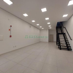 Loja com 12m², 1 vaga, no bairro Villagio Iguatemi em Caxias do Sul para Alugar