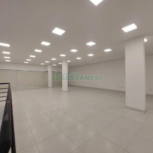 Loja com 12m², 1 vaga, no bairro Villagio Iguatemi em Caxias do Sul para Alugar