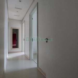 Apto Mobiliado com 100m², 2 dormitórios, 1 vaga, no bairro Sagrada Família em Caxias do Sul para Comprar