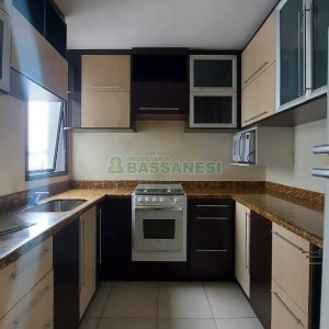 Apto Mobiliado com 100m², 2 dormitórios, 1 vaga, no bairro Sagrada Família em Caxias do Sul para Comprar