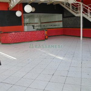 Loja com 360m², no bairro São Pelegrino em Caxias do Sul para Alugar