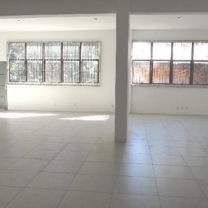Loja com 484m², 1 vaga, no bairro Pio X em Caxias do Sul para Alugar