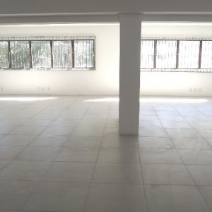 Loja com 484m², 1 vaga, no bairro Pio X em Caxias do Sul para Alugar