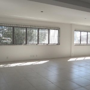 Loja com 484m², 1 vaga, no bairro Pio X em Caxias do Sul para Alugar