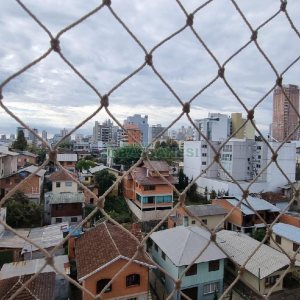 Apto Mobiliado com 61m², 2 dormitórios, 2 vagas, no bairro Panazzolo em Caxias do Sul para Comprar