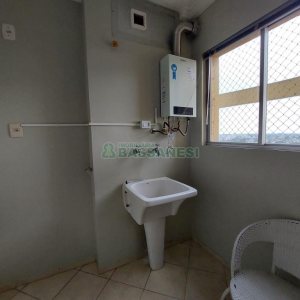 Apartamento com 90m², 3 dormitórios, 2 vagas, no bairro Rio Branco em Caxias do Sul para Alugar