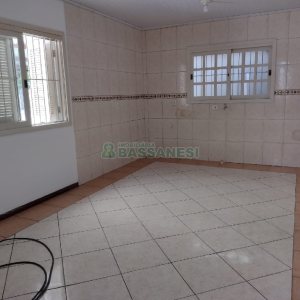 Casa com 215m², 5 dormitórios, 2 vagas, no bairro Charqueadas em Caxias do Sul para Comprar