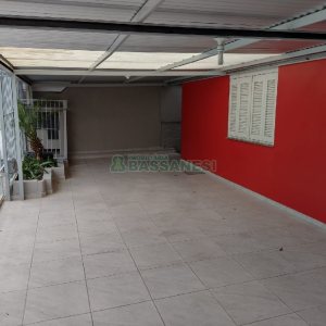 Casa com 215m², 5 dormitórios, 2 vagas, no bairro Charqueadas em Caxias do Sul para Comprar