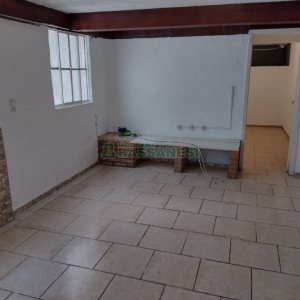 Casa com 215m², 5 dormitórios, 2 vagas, no bairro Charqueadas em Caxias do Sul para Comprar