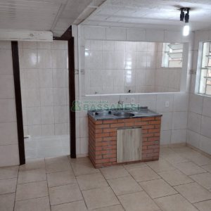 Casa com 215m², 5 dormitórios, 2 vagas, no bairro Charqueadas em Caxias do Sul para Comprar