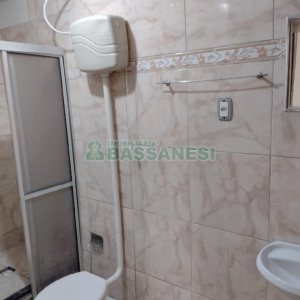 Casa com 215m², 5 dormitórios, 2 vagas, no bairro Charqueadas em Caxias do Sul para Comprar