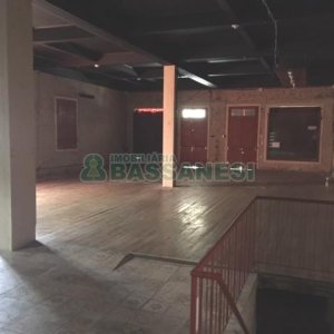 Loja com 410m², no bairro Centro em Caxias do Sul para Alugar