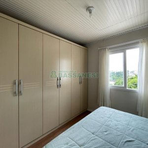 Casa Mobiliada com 105m², 3 dormitórios, 1 vaga, no bairro Marechal Floriano em Caxias do Sul para Comprar