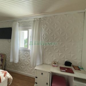 Casa Mobiliada com 105m², 3 dormitórios, 1 vaga, no bairro Marechal Floriano em Caxias do Sul para Comprar