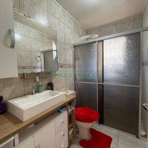 Casa Mobiliada com 105m², 3 dormitórios, 1 vaga, no bairro Marechal Floriano em Caxias do Sul para Comprar