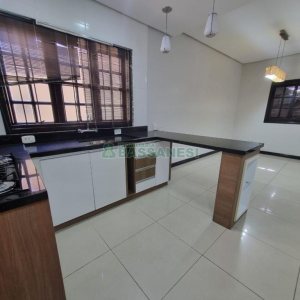 Casa com 150m², 3 dormitórios, 2 vagas, no bairro Salgado Filho em Caxias do Sul para Alugar