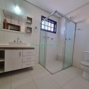 Casa com 150m², 3 dormitórios, 2 vagas, no bairro Salgado Filho em Caxias do Sul para Alugar