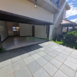 Casa com 150m², 3 dormitórios, 2 vagas, no bairro Salgado Filho em Caxias do Sul para Alugar