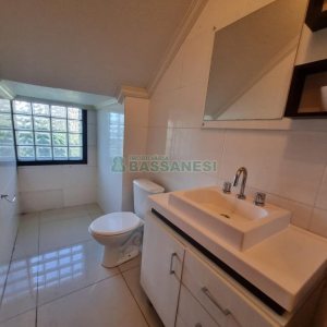 Casa com 150m², 3 dormitórios, 2 vagas, no bairro Salgado Filho em Caxias do Sul para Alugar